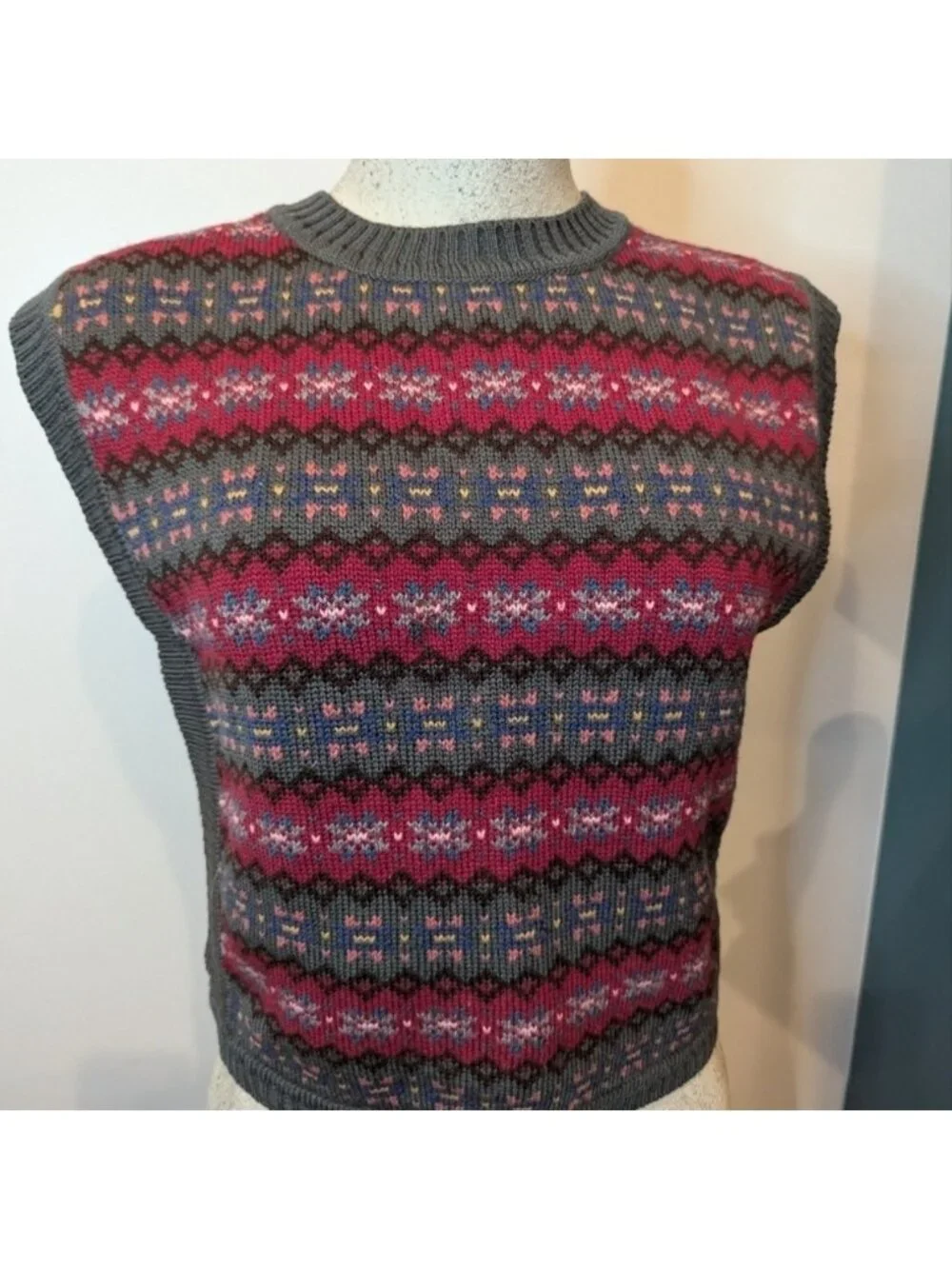 Vintage Wool multi color Patterned women's Sweater vest, size S